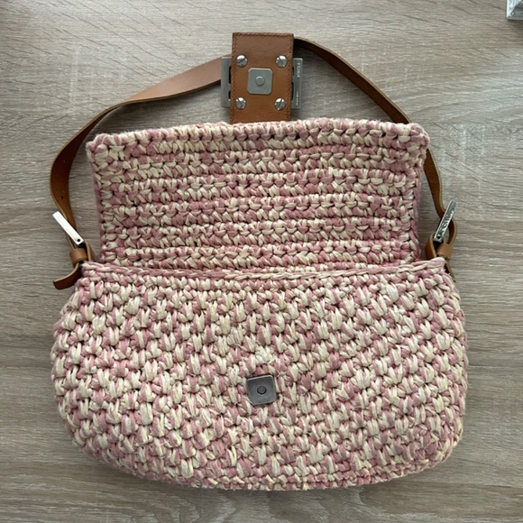 Fendi 2000’s Pink & Caramel Raffia Knit Baguette Bag - Picture 10 of 16